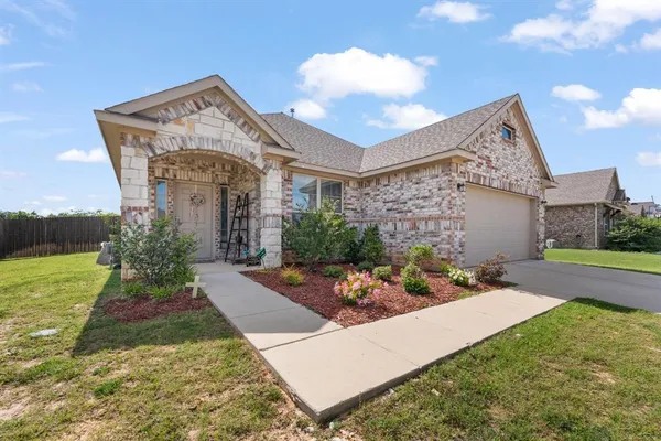 $390,000 | 4000 Bendale Road, Benbrook, TX 76116