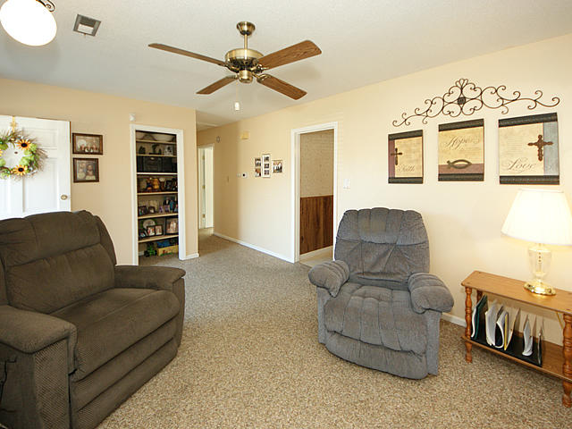 7688 Brandywine Road North Charleston, SC 29420 - Photo 4 of 24 Living Room