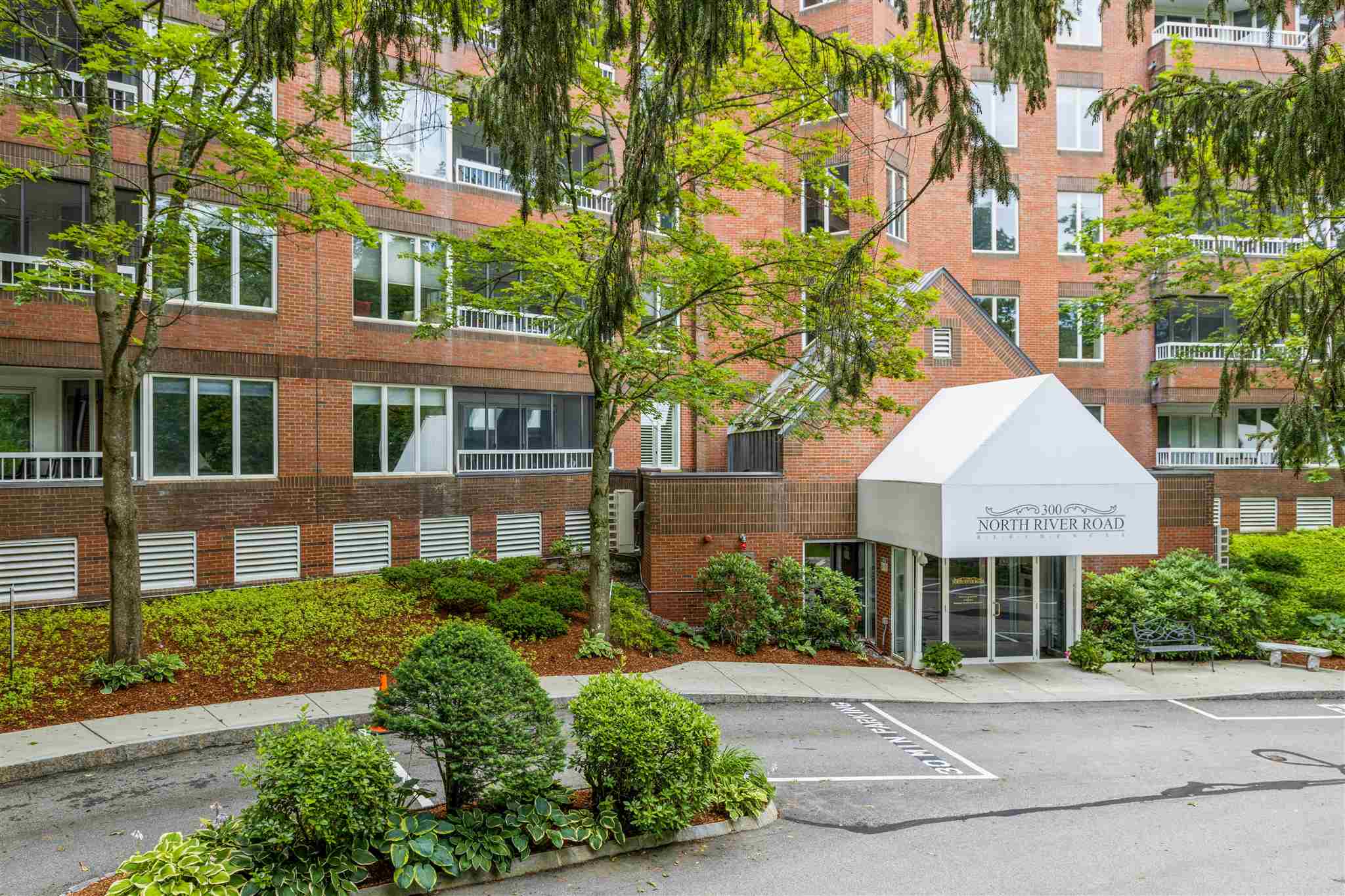 300 River Road, Unit 113 Manchester, NH 03104 - Photo 1 of 22 Gallery Image 1