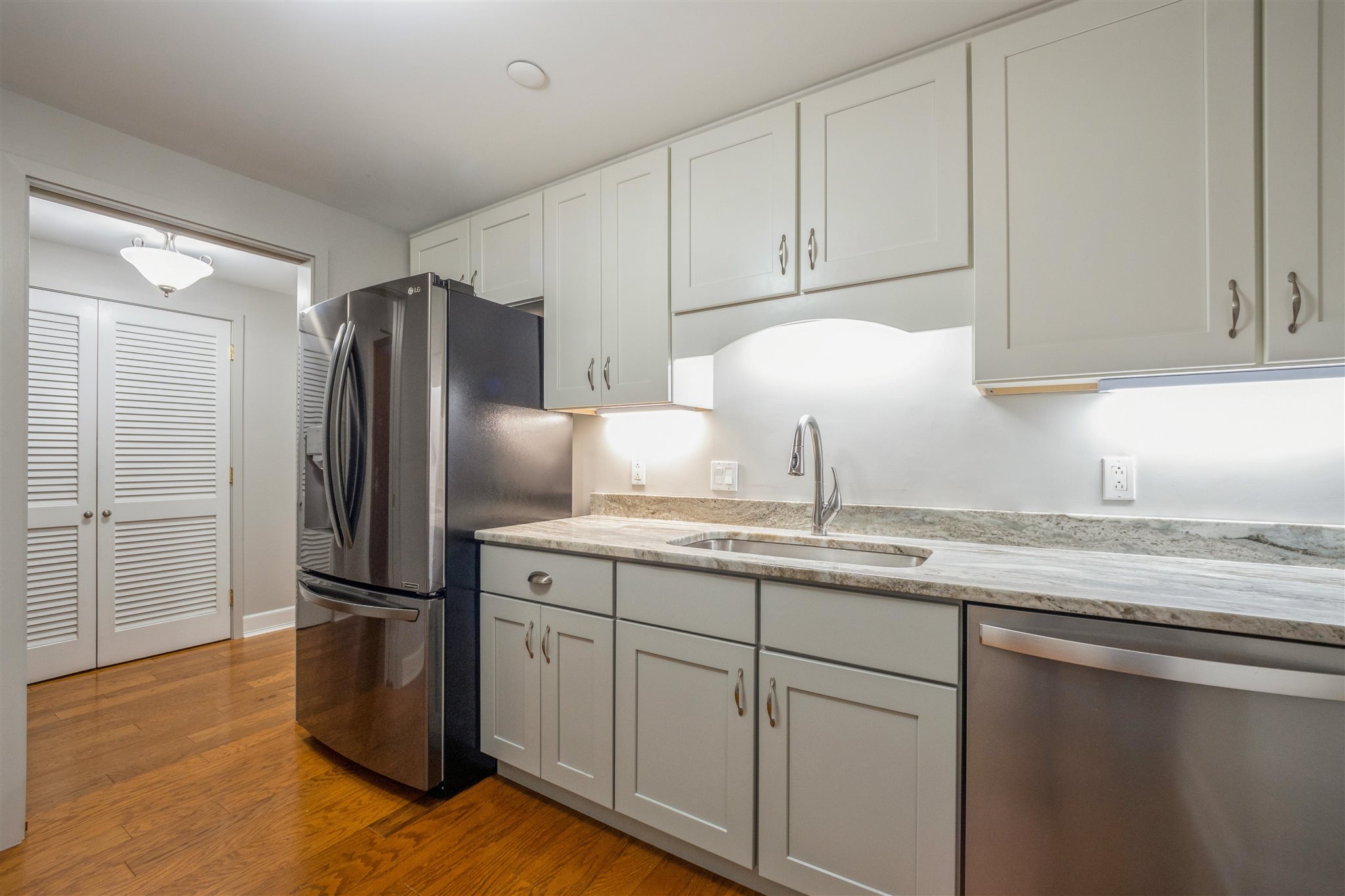 300 River Road, Unit 113 Manchester, NH 03104 - Photo 7 of 22 Gallery Image 7