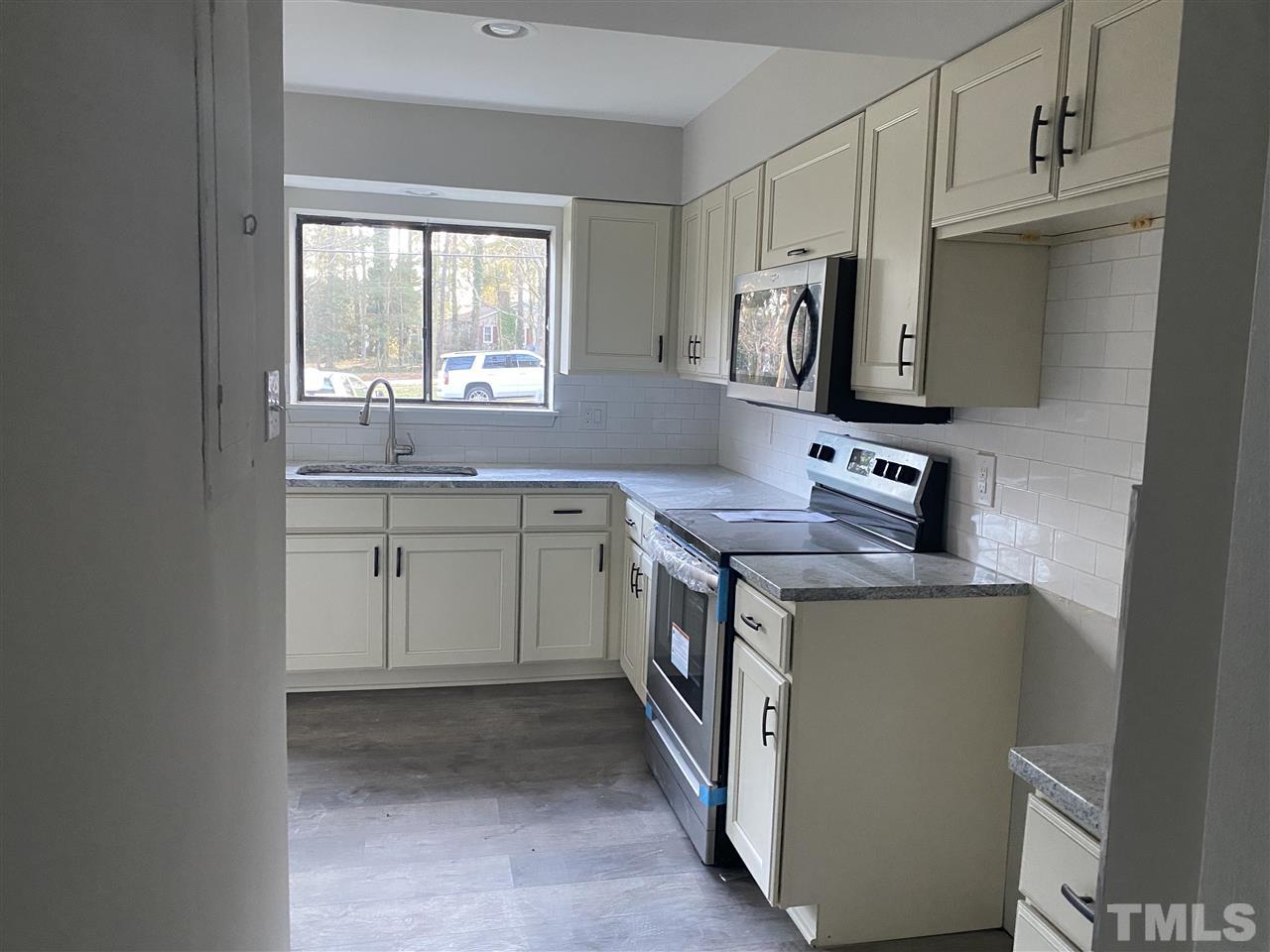 719 East Millbrook Road, Unit 719 Raleigh, NC 27609 - Photo 6 of 28