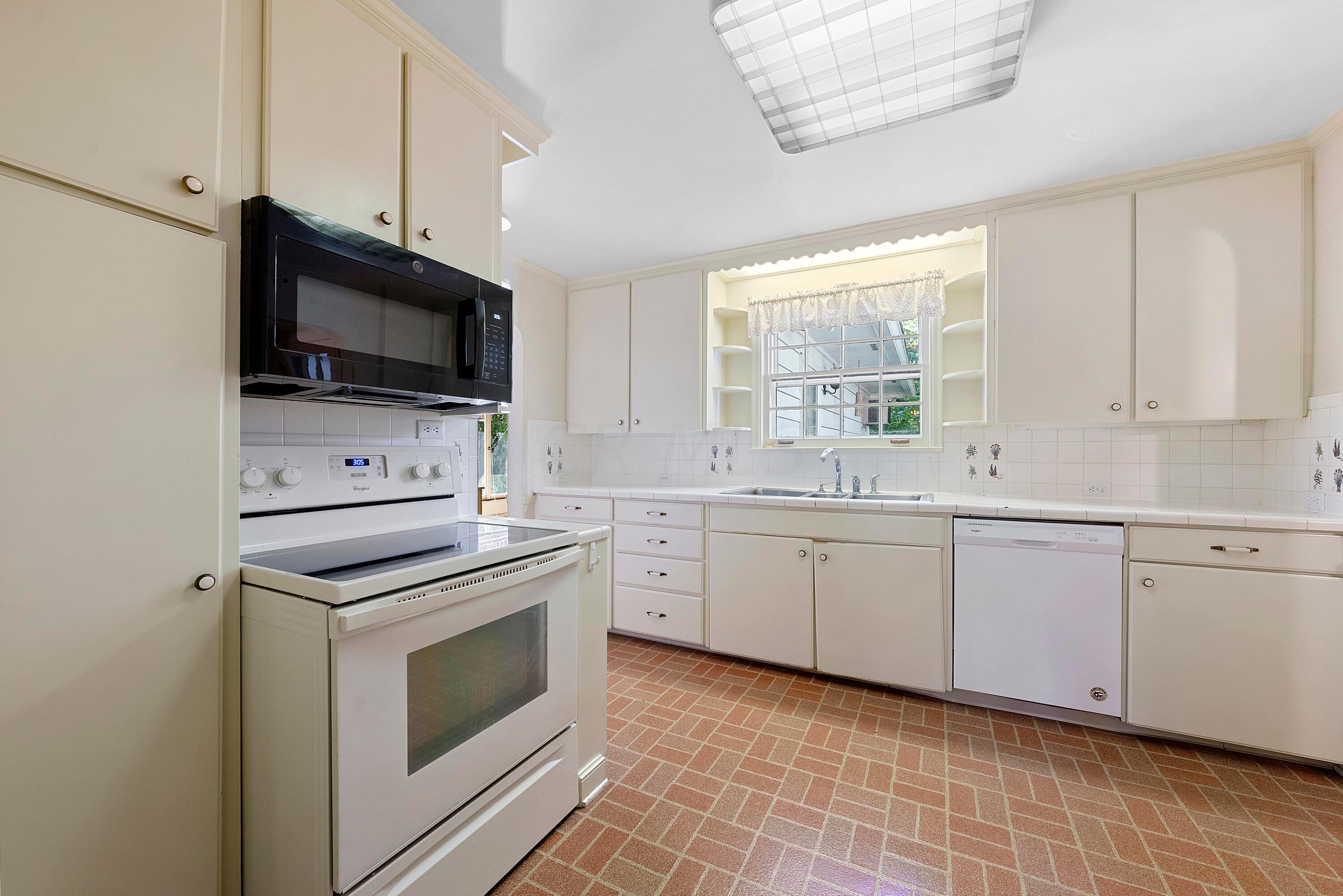 2685 Andover Road Columbus, OH 43221 - Photo 16 of 62 Kitchen