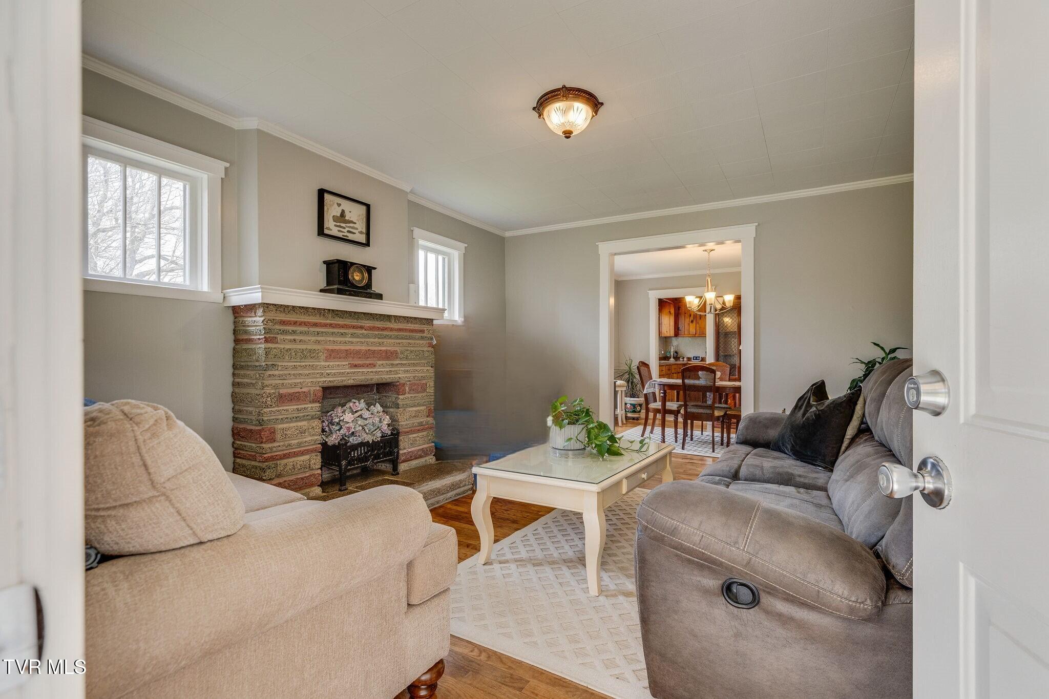 1632 Paperville Road Bristol, TN 37620 - Photo 4 of 36 004 edited