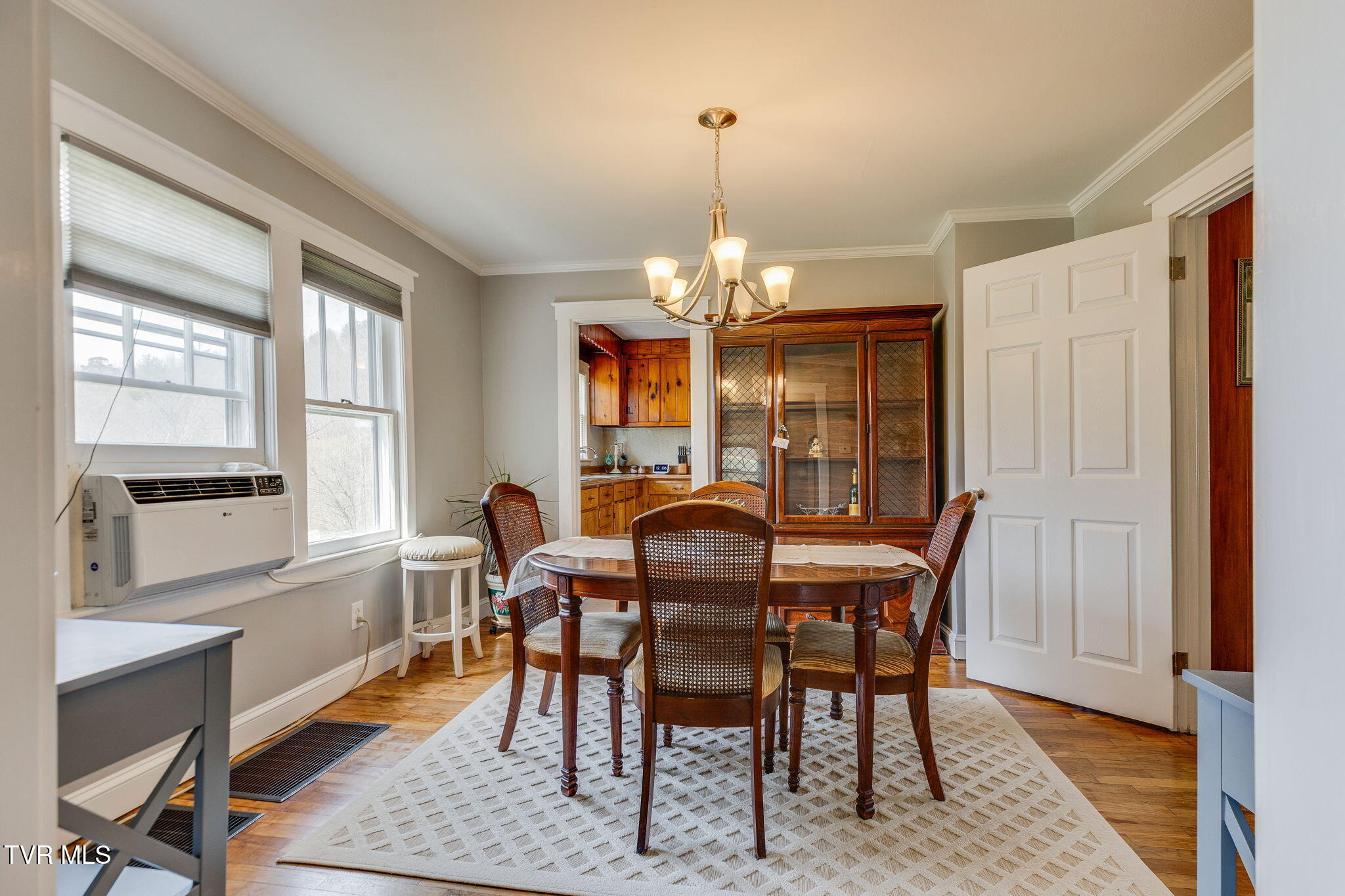 1632 Paperville Road Bristol, TN 37620 - Photo 6 of 36 007