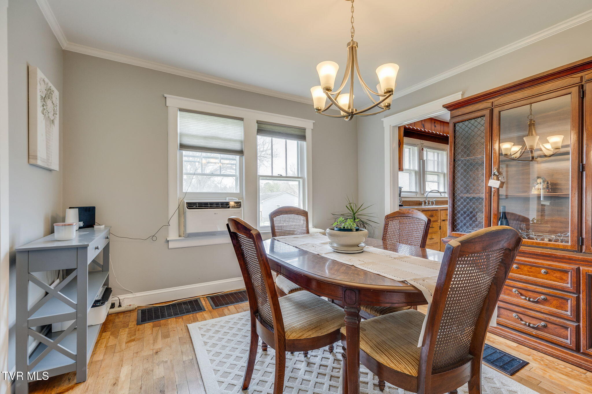 1632 Paperville Road Bristol, TN 37620 - Photo 7 of 36 009