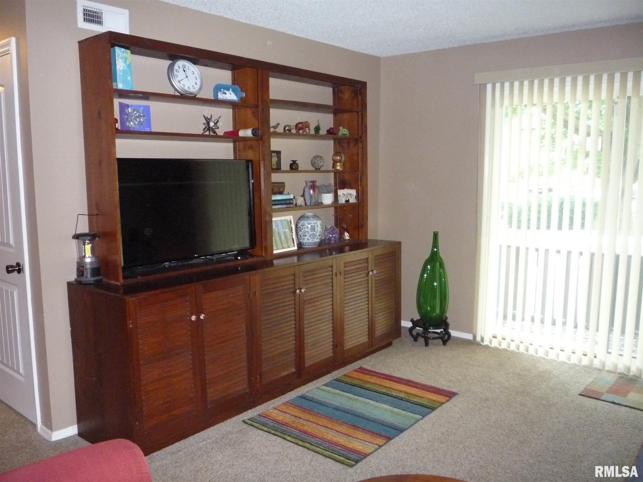 1914 Jeanette Lane Springfield, IL 62702 - Photo 3 of 19
