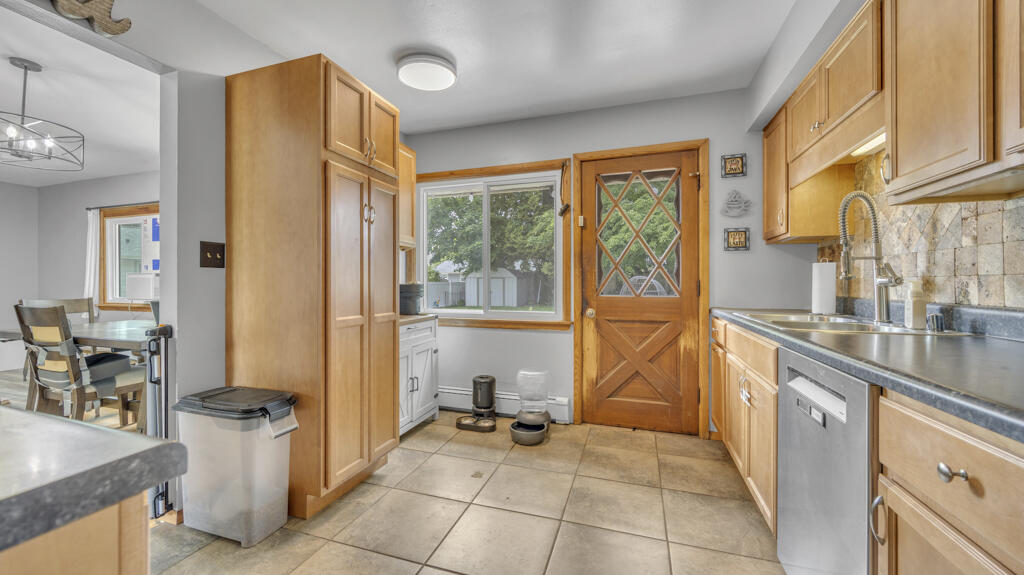 215 East Beutel Road Port Washington, WI 53074 - Photo 7 of 33 Kitchen 1