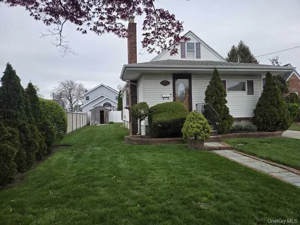 $610,000 | 219 Oakview Avenue, Oceanside, NY 11572
