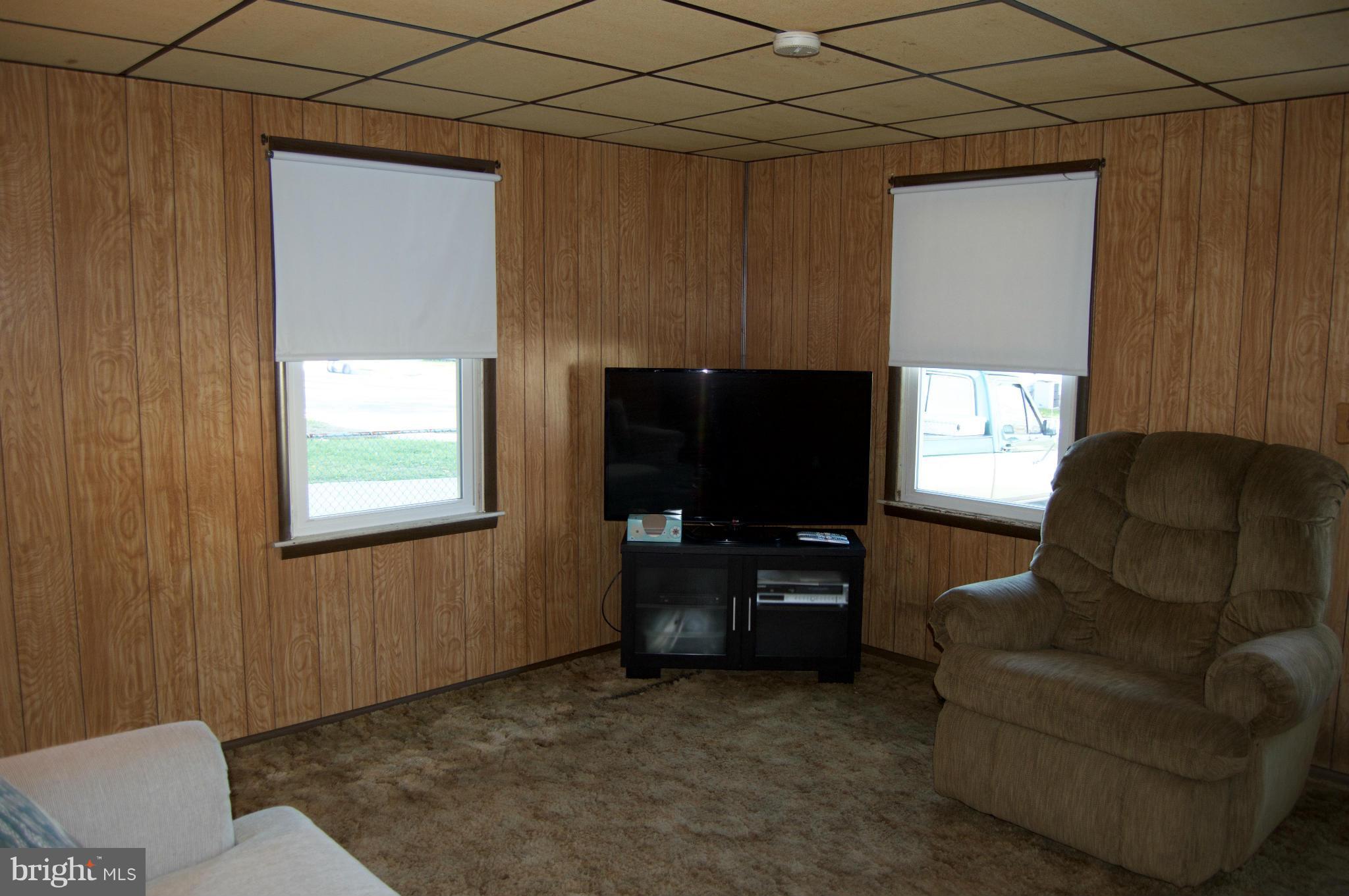 2410 Meadow Road Baltimore, MD 21222 - Photo 6 of 16 Family Room