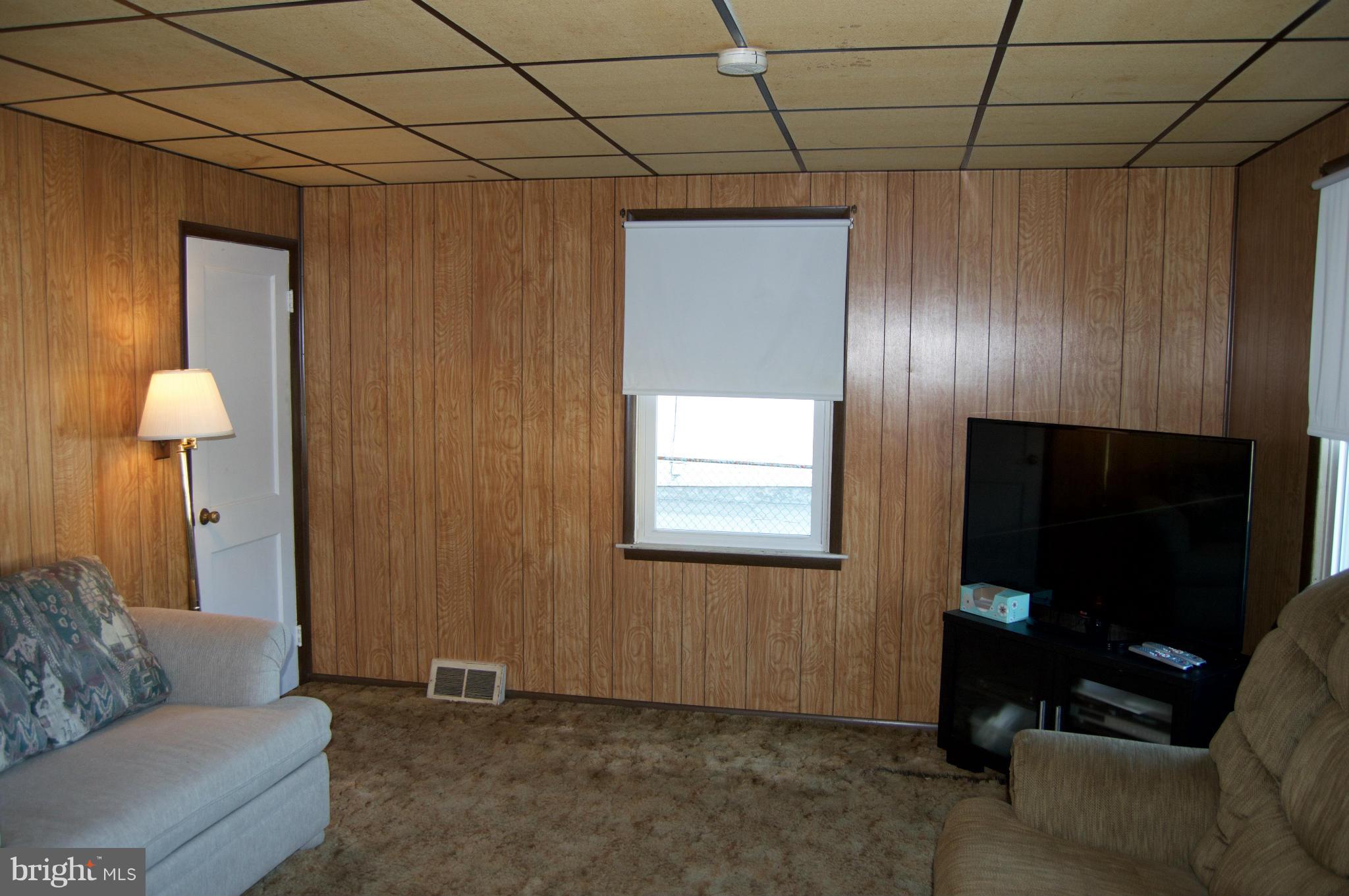 2410 Meadow Road Baltimore, MD 21222 - Photo 7 of 16 Family Room