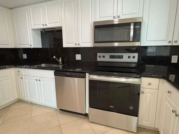 $3,450 | 1627 Southwest 37th Avenue, Unit 904, Miami, FL 33145