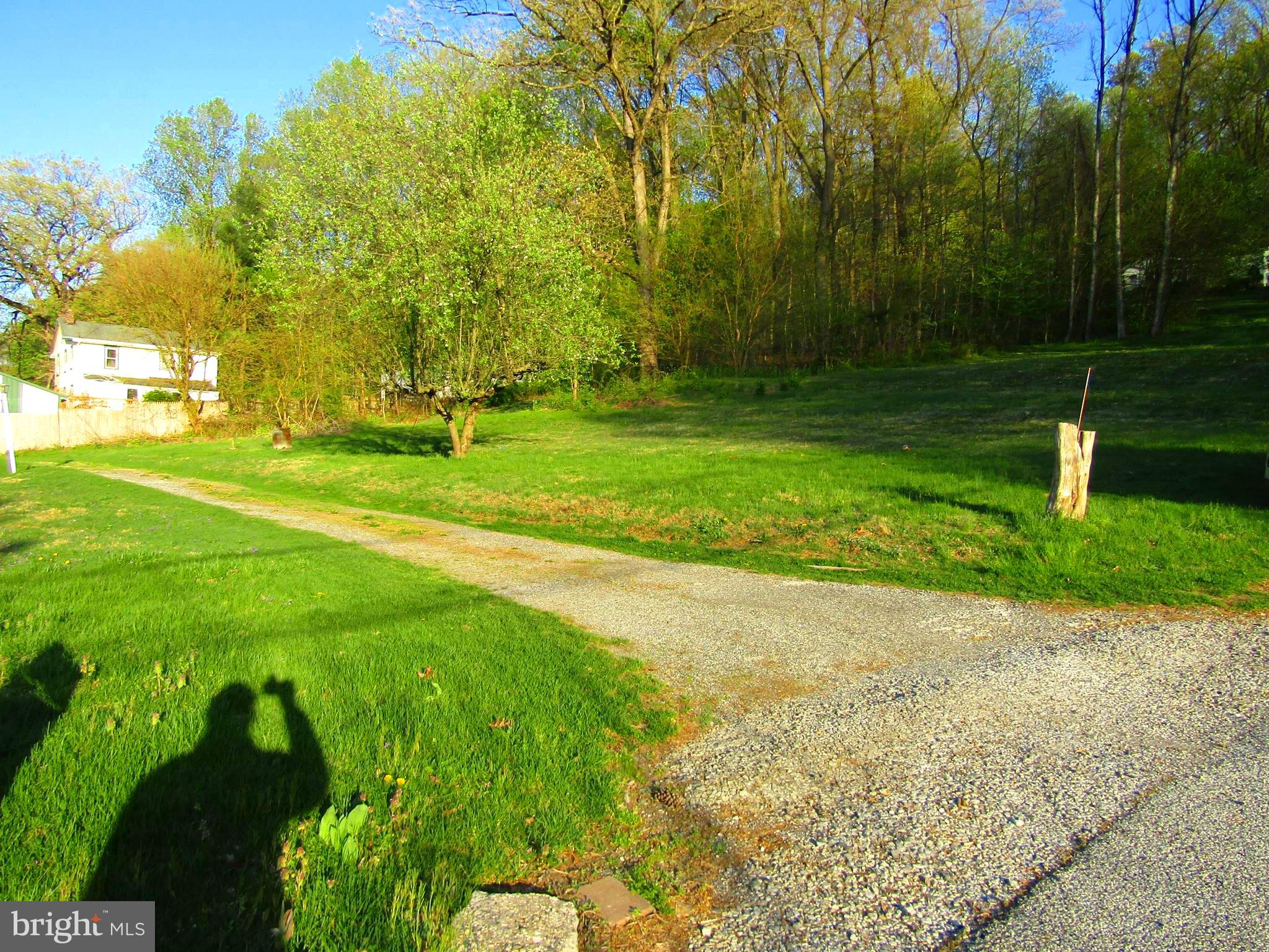 Stoned Driveway; large yard is great for kids