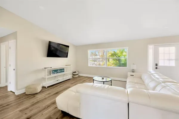 $519,900 | 721 Eagle Lane, Apollo Beach, FL 33572