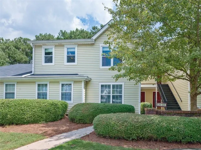 $300,000 | 23 Chelsea Court, Avondale Estates, GA 30002