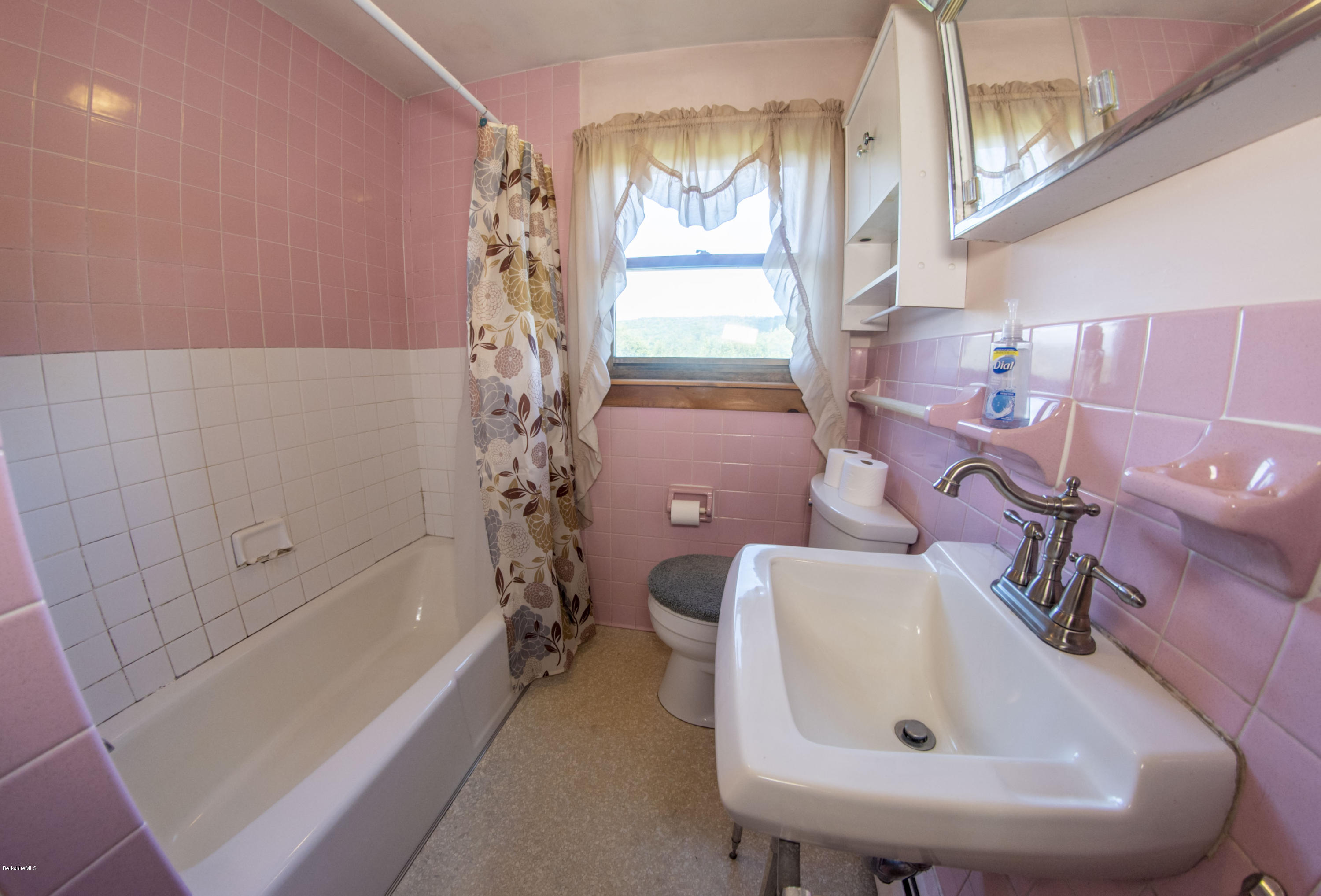 555 Hill Road Pownal, VT 05261 - Photo 7 of 14 Bathroom