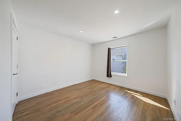 $3,300 | 46 Maxwell Avenue, Oyster Bay, NY 11771