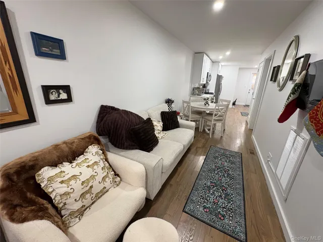 $3,500 | 46 Maxwell Avenue, Oyster Bay, NY 11771