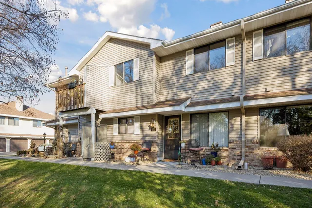 $220,000 | 7573 Wedgewood Way North, Maple Grove, MN 55311