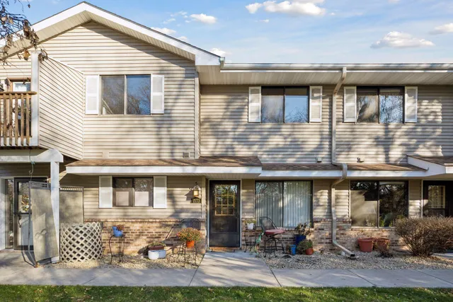 $220,000 | 7573 Wedgewood Way North, Maple Grove, MN 55311