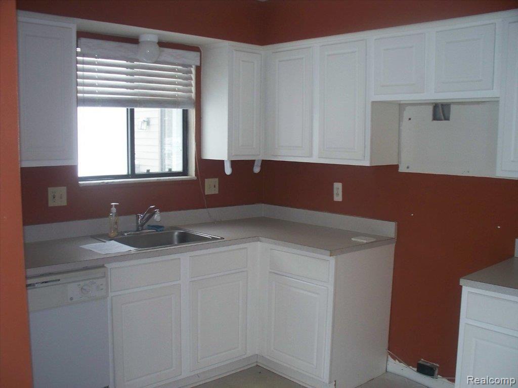 1550 Streamwood Court Rochester, MI 48307 - Photo 3 of 7 streamwood 041
