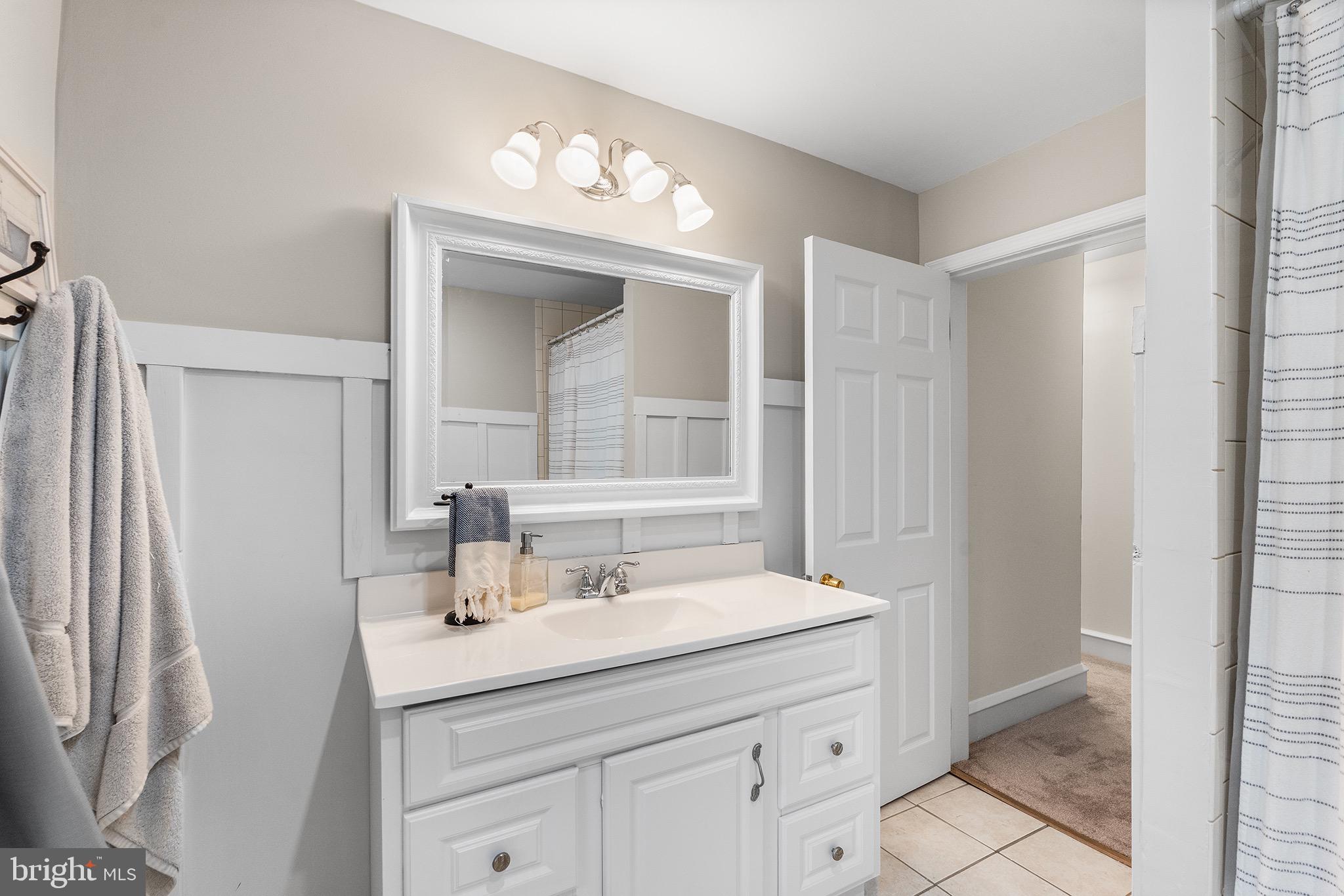 125 North Rolling Road Springfield, PA 19064 - Photo 40 of 61 Full Bathroom