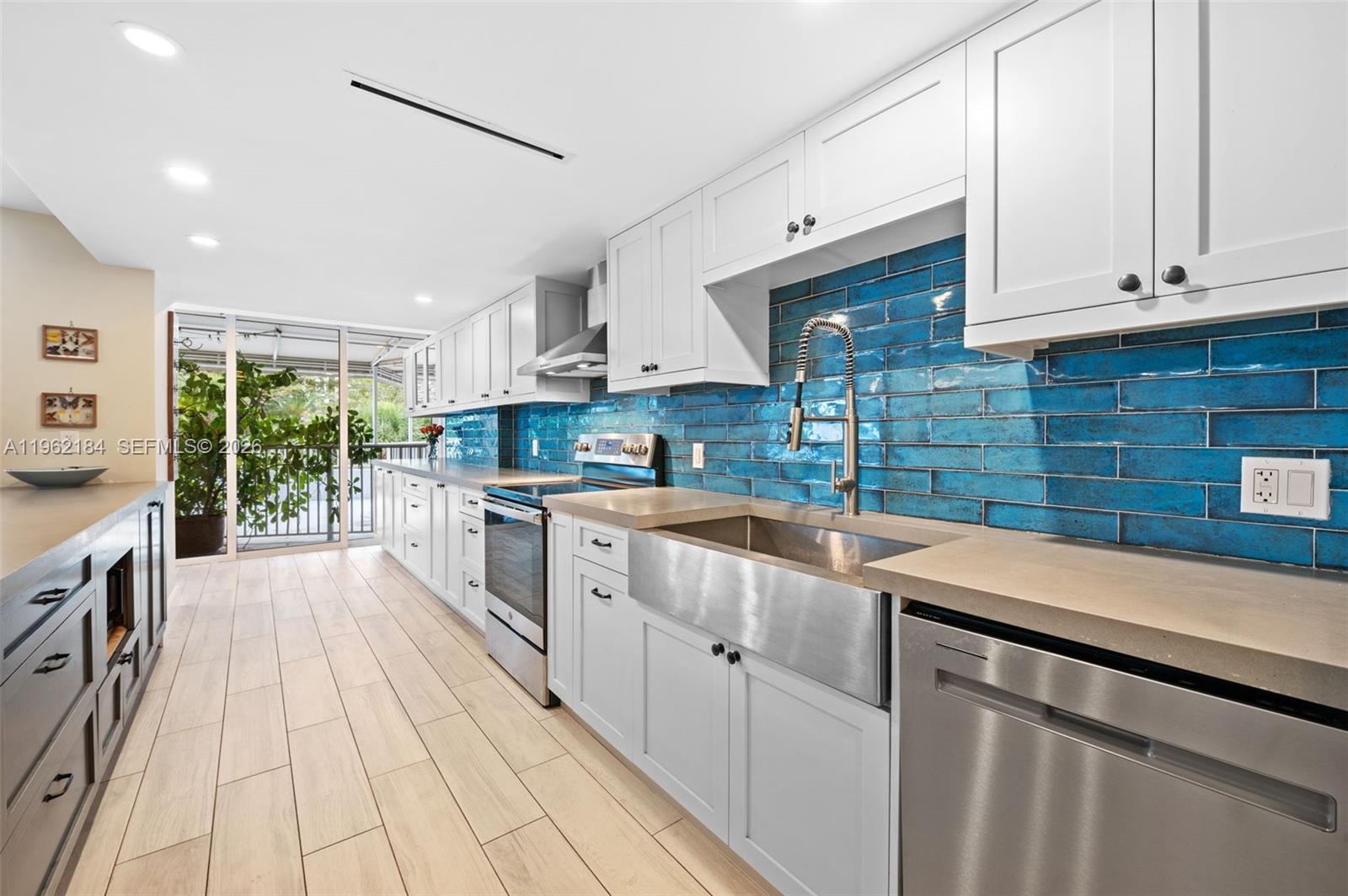 600 Grapetree Drive, Unit 3DS Key Biscayne, FL 33149 - Photo 10 of 30 with View of Patio