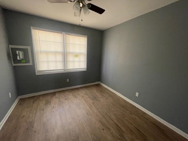 1572 Hanauer Street, Unit B Memphis, TN 38109 - Photo 4 of 11 an empty room with a window