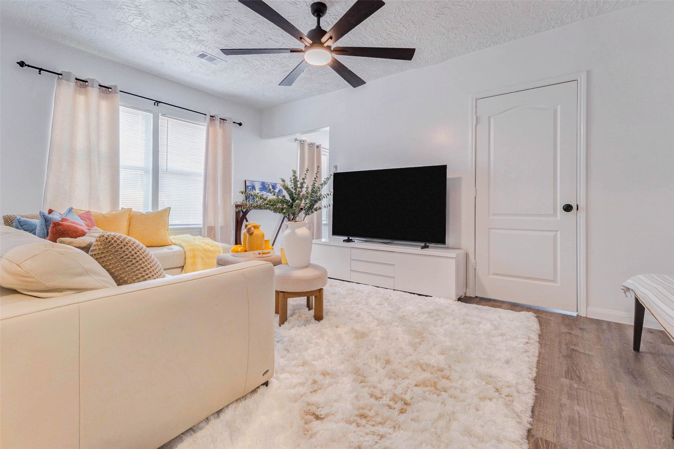 2902 Truxillo Street Houston, TX 77004 - Photo 9 of 32 a living room with furniture and a flat screen tv