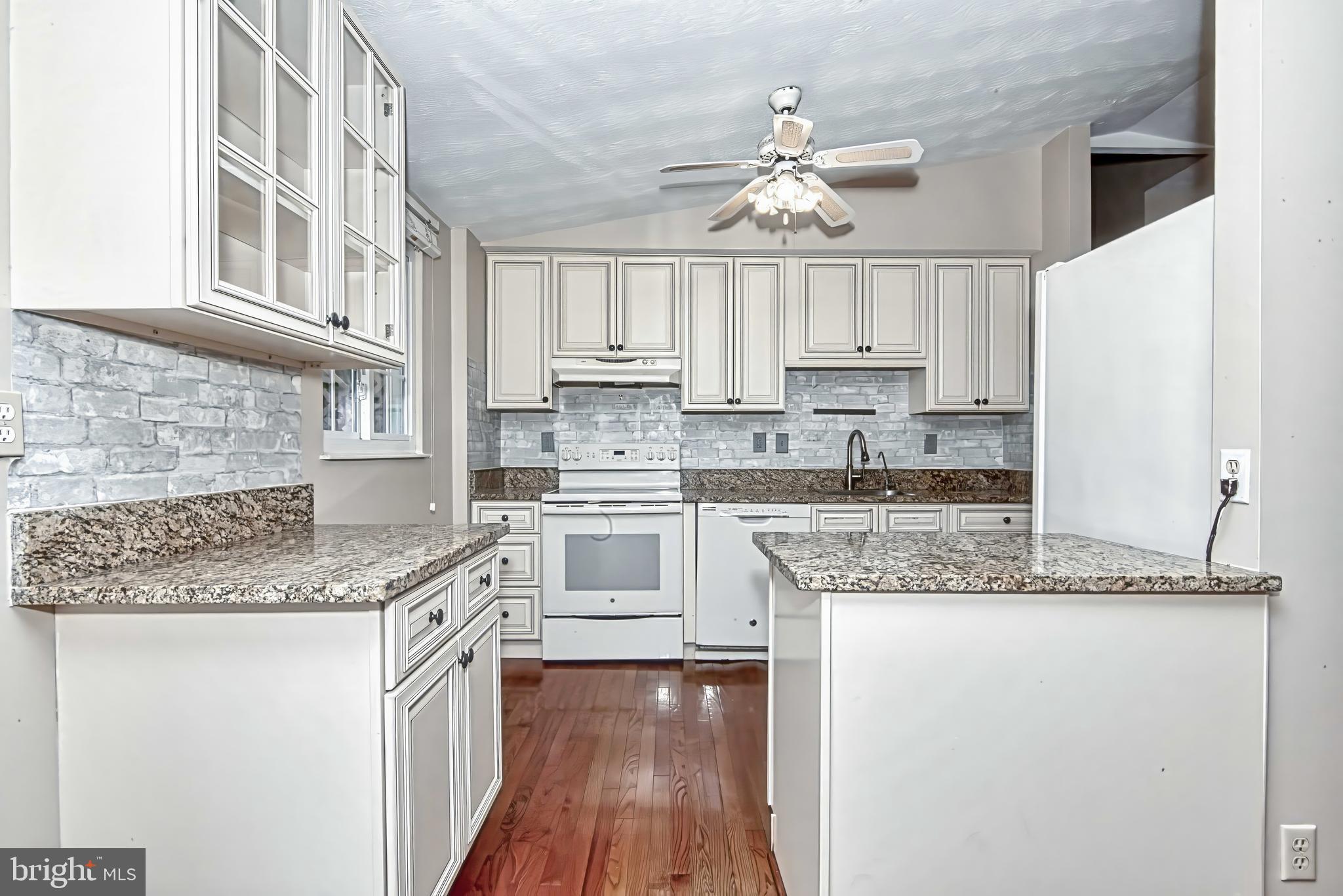 12828 Pinecrest Road Herndon, VA 20171 - Photo 9 of 46