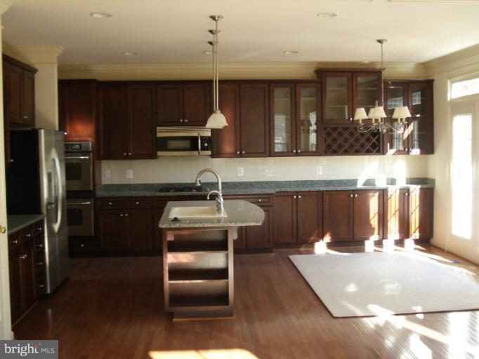 9199 Ribbon Falls Loop Bristow, VA 20136 - Photo 16 of 22 Kitchen