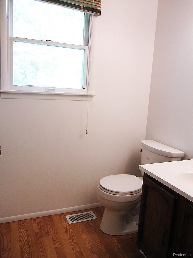 9296 Gale Road Goodrich, MI 48438 - Photo 13 of 31 Main bath 2nd floor.jpg