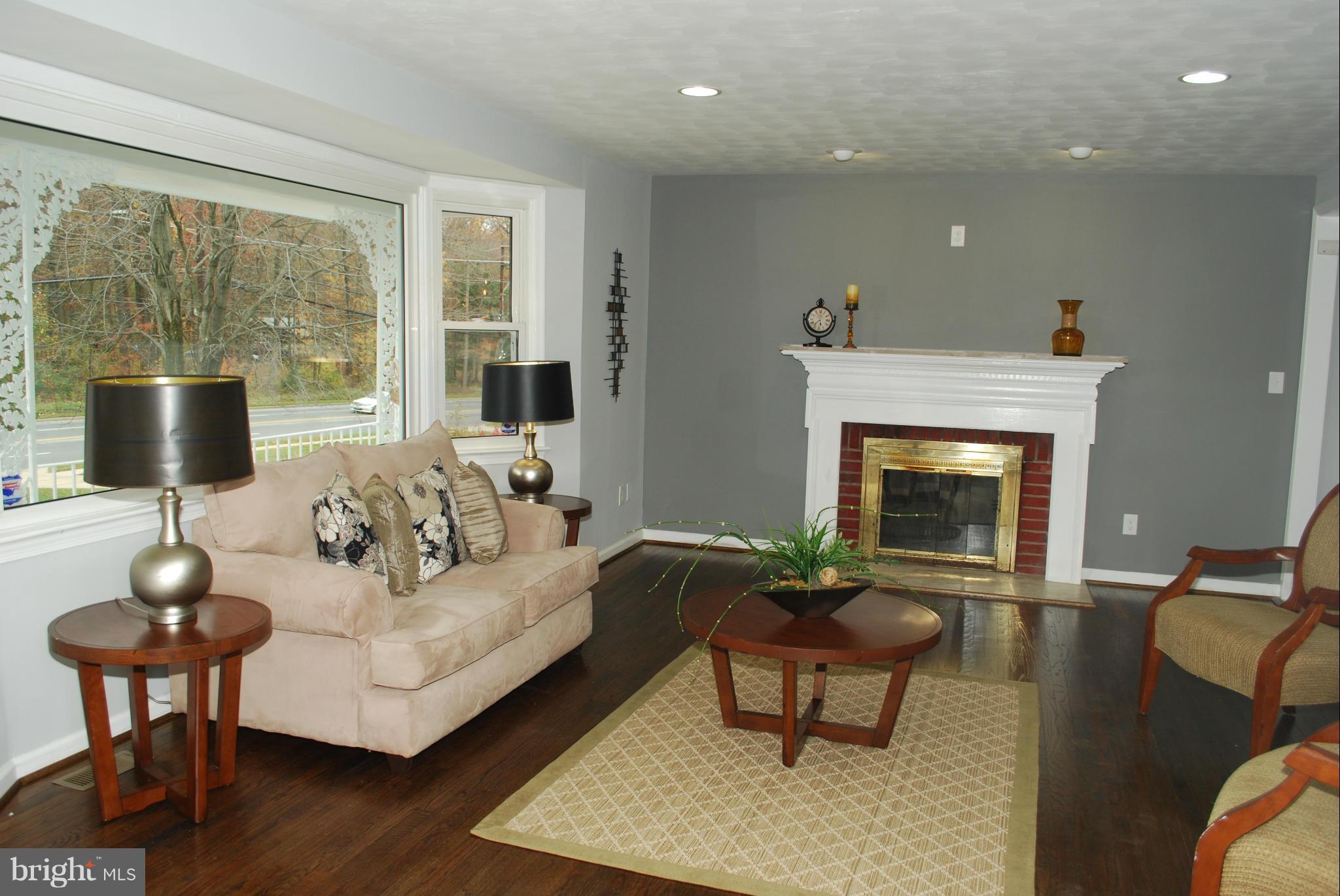 7208 Riverdale Road Lanham, MD 20706 - Photo 7 of 28 Living Room