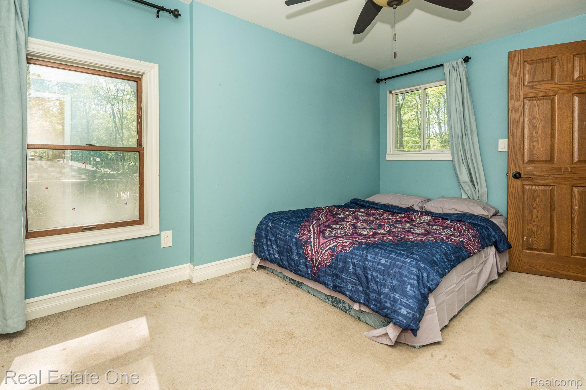 2466 Frankson Avenue Rochester, MI 48307 - Photo 33 of 48 Bedroom (Upstairs 1/2)
