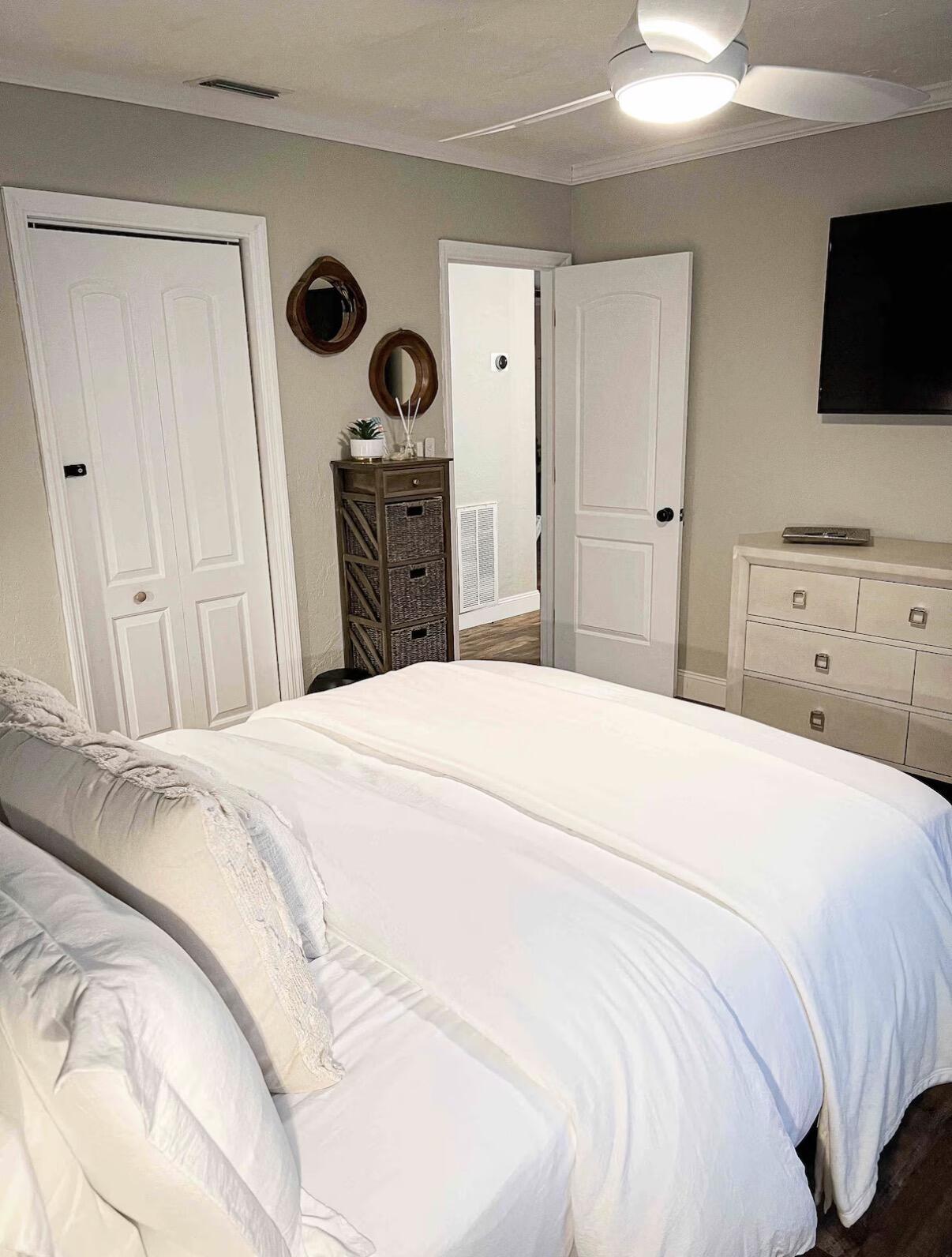 701 Southwest Bryant Avenue Stuart, FL 34994 - Photo 12 of 15 IMG_2326