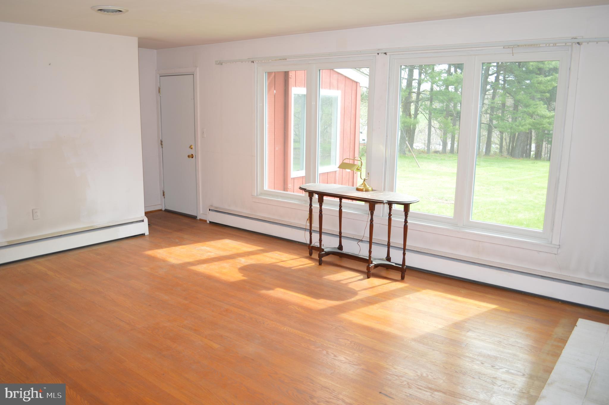 452 Uniontown Road Westminster, MD 21158 - Photo 3 of 28 Living Room - view 1