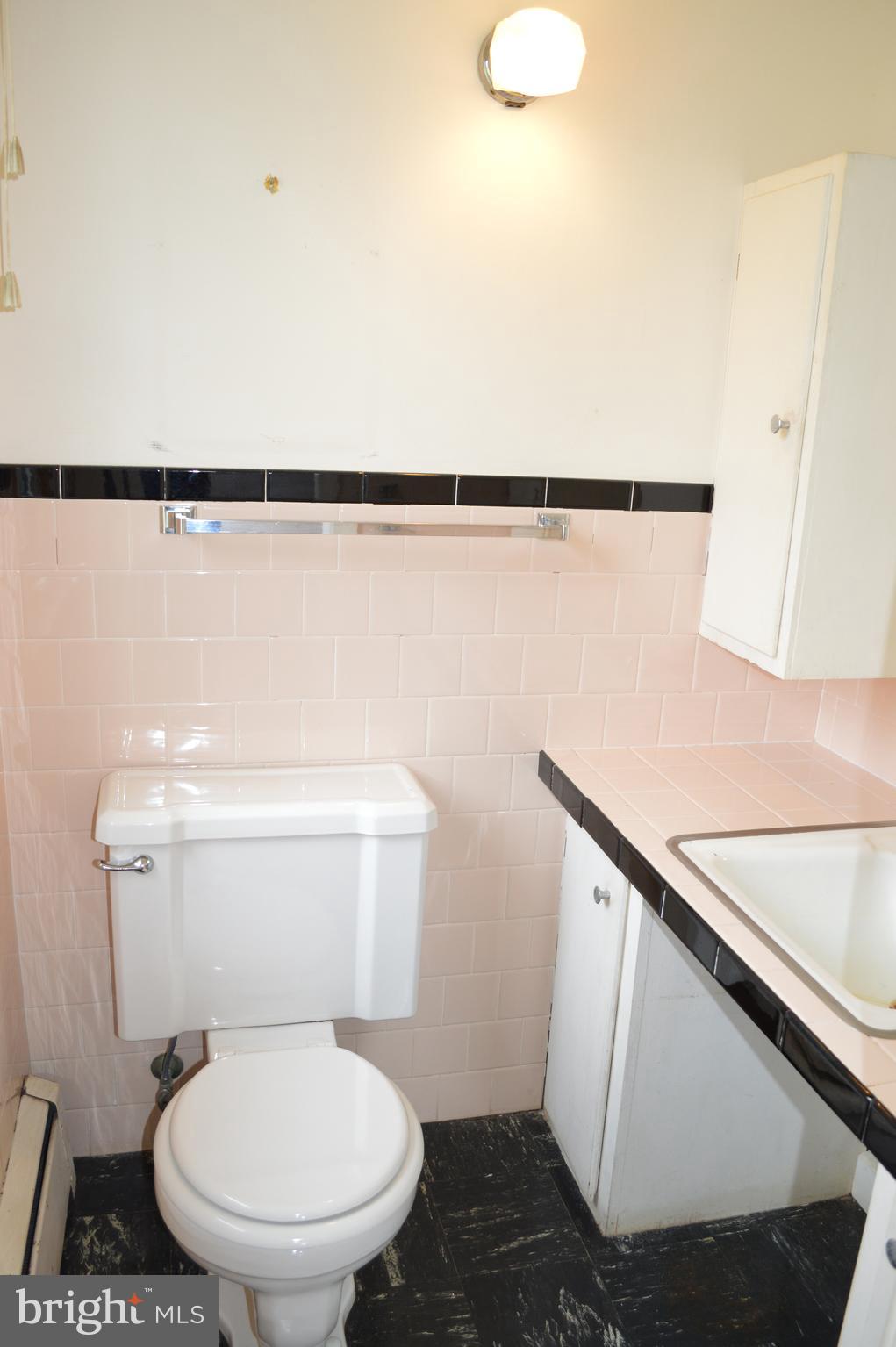 452 Uniontown Road Westminster, MD 21158 - Photo 10 of 28 Primary Half Bath