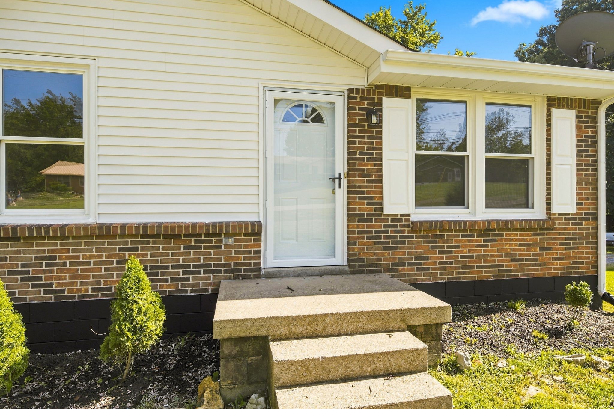 806 Kingsbury Road Clarksville, TN 37040 - Photo 4 of 27 Gallery Image 4