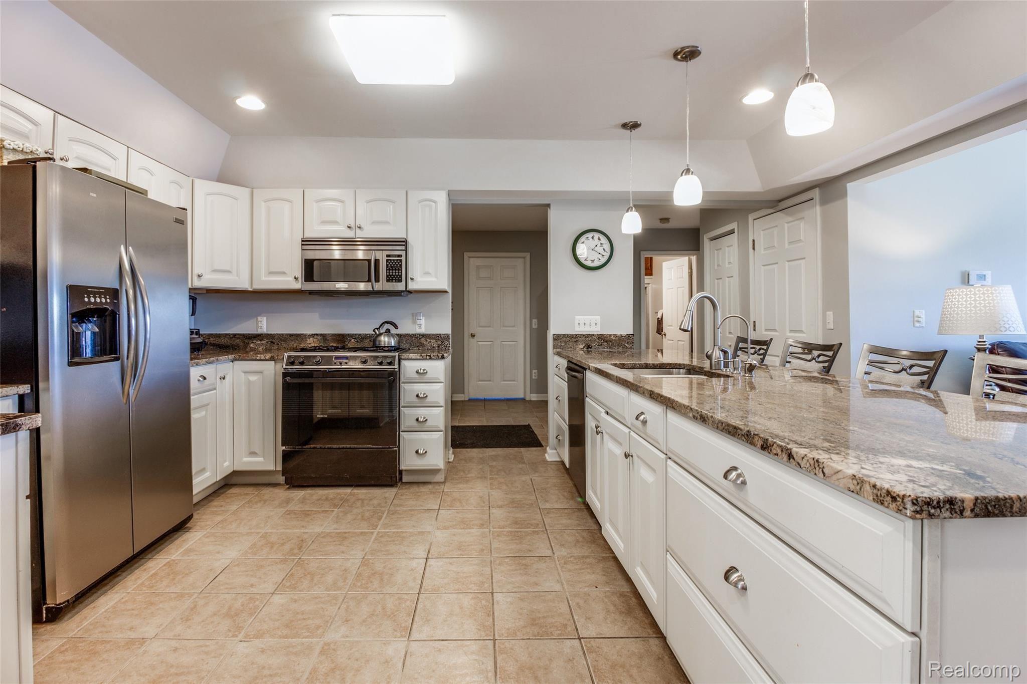 11031 Fenton Road Fenton, MI 48430 - Photo 9 of 37 Kitchen (1 of 10).jpg