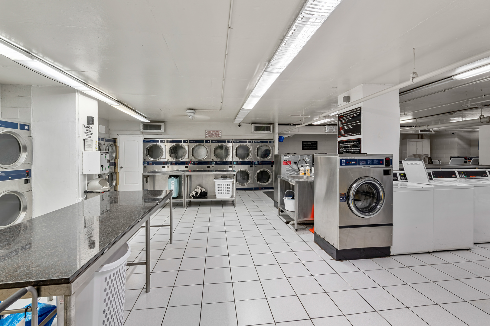 655 West Irving Park Road, Unit 5315 Chicago, IL 60613 - Photo 24 of 29 a utility room with dryer and washer