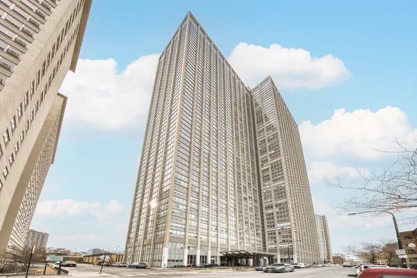 a view of a multi story building