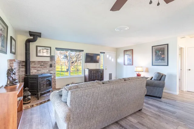 $400,000 | 11670 Homestead Lane, Redding, CA 96003