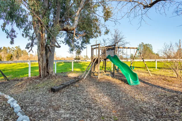 $400,000 | 11670 Homestead Lane, Redding, CA 96003