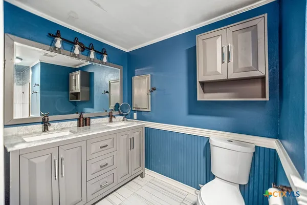 $389,000 | 407 Robinson Street, Edna, TX 77957
