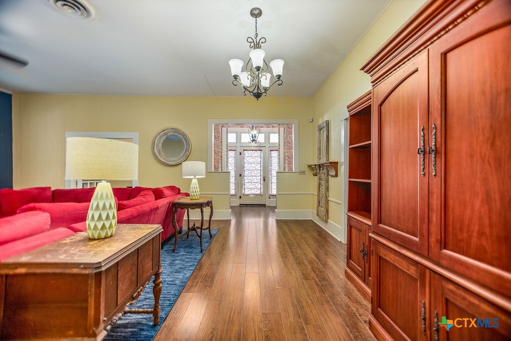 407 Robinson Street Edna, TX 77957 - Photo 8 of 41 a very nice looking room with a large window