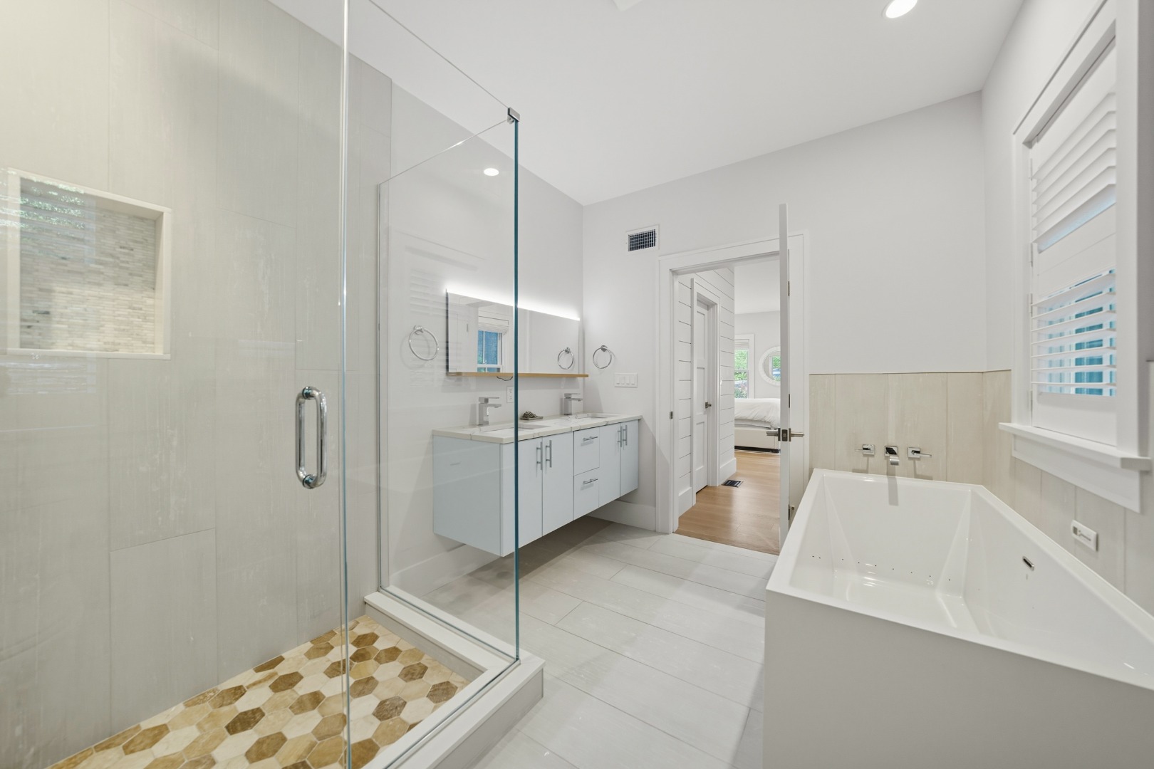 4 Red Mill Lane Nantucket, MA 02554 - Photo 23 of 39 1st Floor Bedroom Suite Bathroom
