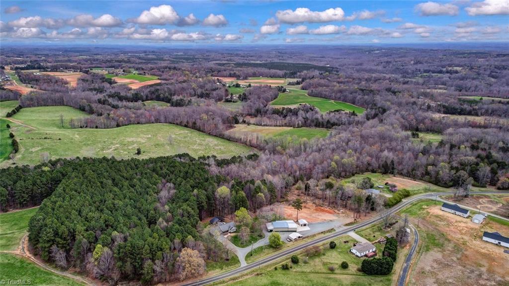 421 Aspen Road Reidsville, NC 27320 - Photo 7 of 49 Gallery Image 7