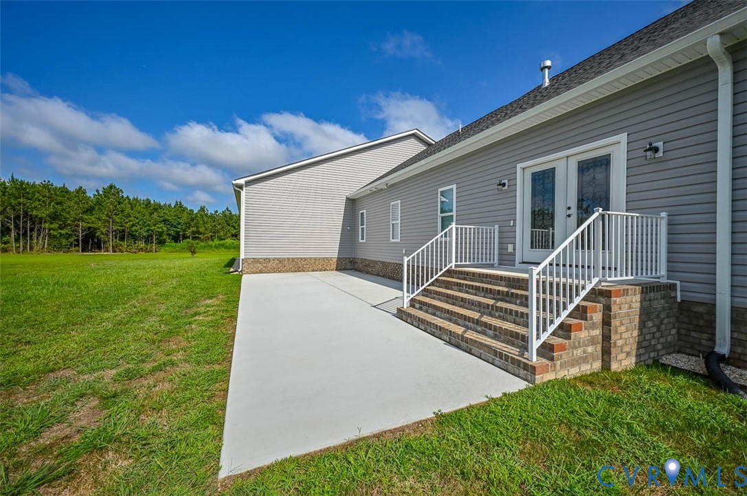 4141 Charles City Road Henrico, VA 23231 - Photo 28 of 35 a front view of a house with a yard