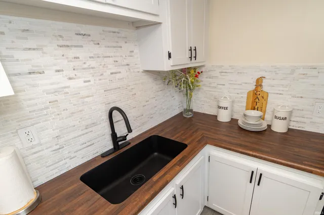 $199,000 | 932 South Lombardy Drive, South Bend, IN 46619