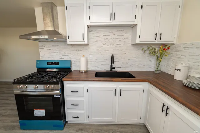 $199,000 | 932 South Lombardy Drive, South Bend, IN 46619