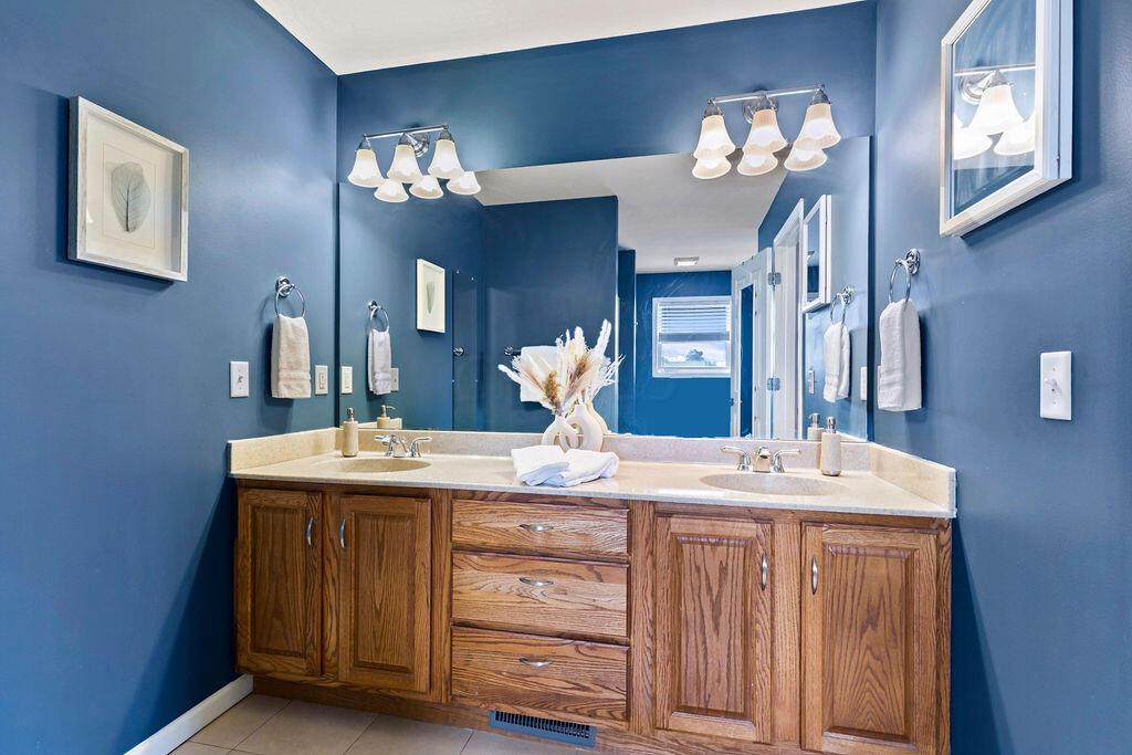 4656 Liberty Road Delaware, OH 43015 - Photo 20 of 39 Primary bath